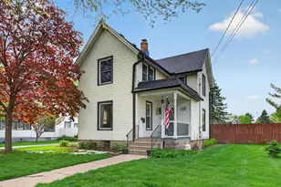 525 W Hurlbut Ave, Belvidere, IL 61008 - Photo 1