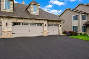 607 Queens Ct, Rockton, IL 61072 - Photo 1