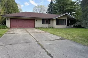 1041 Donna Dr, Belvidere, IL 61008 - Photo 1