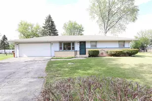 916 Crystal Ct, Machesney Park, IL 61115 - Photo 1