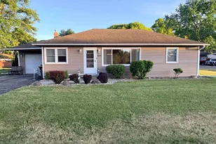818 W Jackson St, Belvidere, IL 61008 - Photo 1