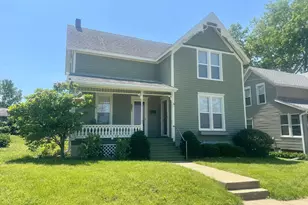621 E Garden St, Freeport, IL 61032 - Photo 1