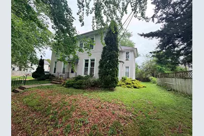 211 N Grove Avenue, Freeport, IL 61032 - Photo 1