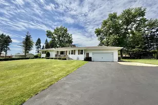 1135 Oakhill Dr, Freeport, IL 61032 - Photo 1