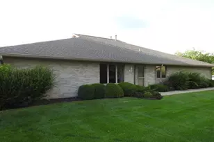 902 High Point Dr, Rockton, IL 61072 - Photo 1
