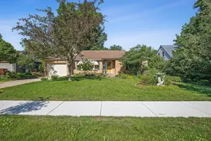 612 N Oak Knolls Ave, Rockford, IL 61107 - Photo 1