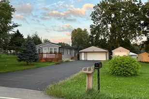 1052 Mill Rd, Rockford, IL 61108 - Photo 1