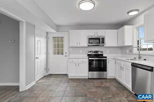 229 S Winchester Ave, Waynesboro, VA 22980 - Photo 8