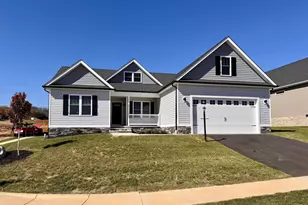201 Spring Run Ln, Waynesboro, VA 22980 - Photo 2