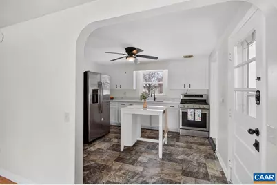 323 Driscoll St, Staunton, VA 24401 - Photo 8