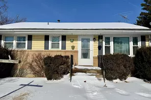 2405 Bare St, Staunton, VA 24401 - Photo 2