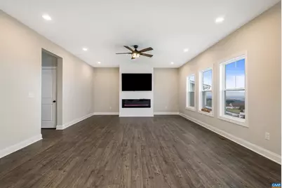 114 Chamberlain Dr, Staunton, VA 24401 - Photo 2