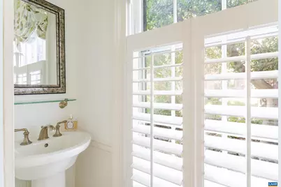 17 N Washington St, Staunton, VA 24401 - Photo 24