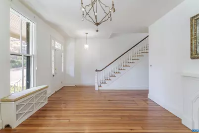 17 N Washington St, Staunton, VA 24401 - Photo 4