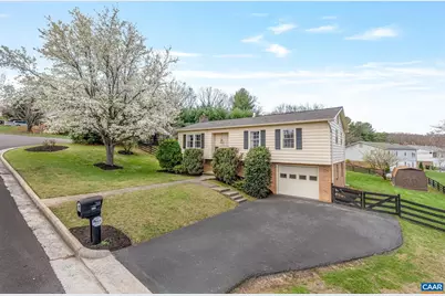 704 Carann St, Staunton, VA 24401 - Photo 2