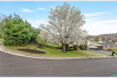 704 Carann St, Staunton, VA 24401 - Photo 4