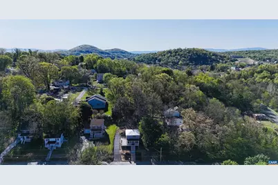 427 Montgomery Ave, Staunton, VA 24401 - Photo 2