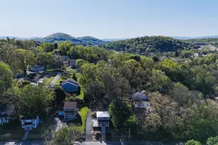 427 Montgomery Ave, Staunton, VA 24401 - Photo 2