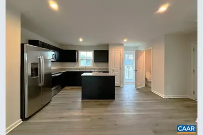 128 Walsh Ln, Waynesboro, VA 22980 - Photo 2