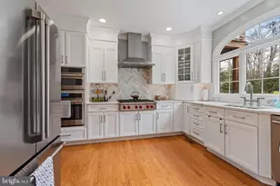 301 Sturtons Ln, Pasadena, MD 21122 - Photo 4