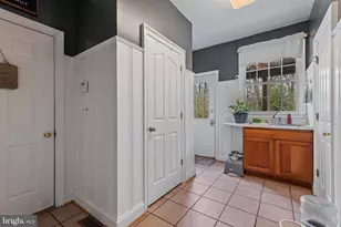 301 Sturtons Ln, Pasadena, MD 21122 - Photo 10