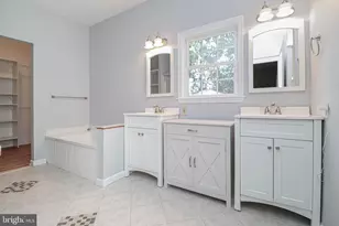 3925 River Club Dr, Edgewater, MD 21037 - Photo 10