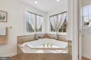 518 N Old Hammonds Ferry Rd, Linthicum Heights, MD 21090 - Photo 34