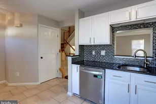 207 Foxmanor Ln, Glen Burnie, MD 21061 - Photo 4