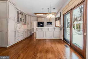 1306 Persimmontree Ct, Crofton, MD 21114 - Photo 8