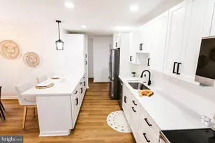 545 Crestpark Dr, Glen Burnie, MD 21061 - Photo 8