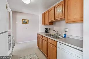 355 Gatewater Ct, Glen Burnie, MD 21060 - Photo 16