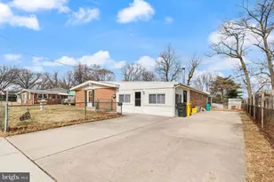 208 Gloucester Dr, Glen Burnie, MD 21061 - Photo 2