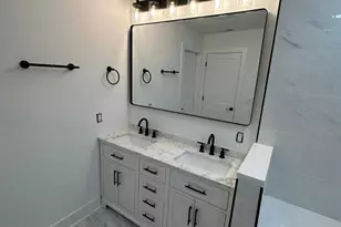 717 207th St, Pasadena, MD 21122 - Photo 4