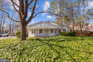 1746 Waldorf Ct, Crofton, MD 21114 - Photo 2