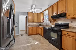 116 Crest Ct, Glen Burnie, MD 21061 - Photo 8