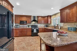 508 Bay Hills Dr, Arnold, MD 21012 - Photo 2