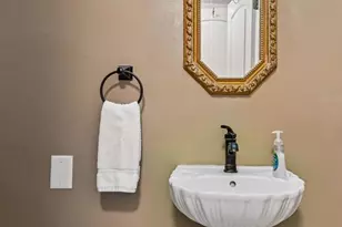 8 Fleet St, Annapolis, MD 21401 - Photo 22