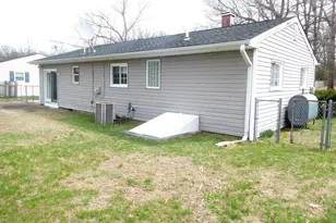 8384 Forest Dr, Pasadena, MD 21122 - Photo 2