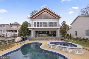 22 E Lake Dr, Annapolis, MD 21403 - Photo 2