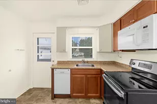 8229 Fort Smallwood Rd, Baltimore, MD 21226 - Photo 12