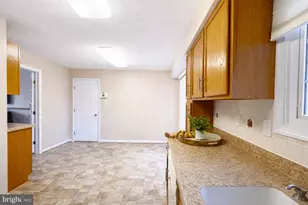 757 Sunnyfield Ln, Baltimore, MD 21225 - Photo 10