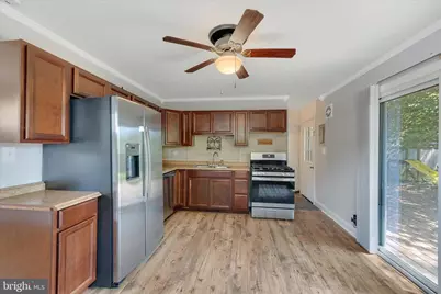 301 8th Avenue SE, Glen Burnie, MD 21061 - Photo 12