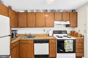 6441 Grafton Garth Ct, Glen Burnie, MD 21061 - Photo 10