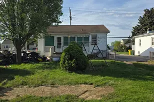 906 Hammonds Ln, Brooklyn, MD 21225 - Photo 2