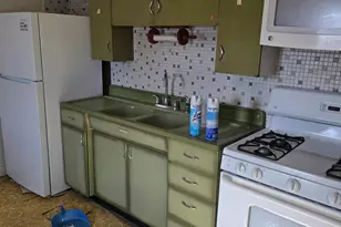 906 Hammonds Ln, Brooklyn, MD 21225 - Photo 4