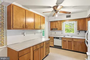 536 Williamsburg Ln, Odenton, MD 21113 - Photo 16