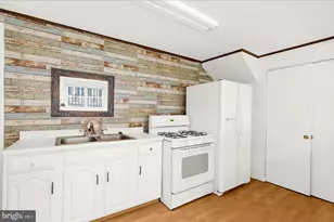 17 2nd Ave, Baltimore, MD 21225 - Photo 10