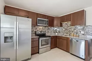 1704 W Bancroft Ln, Crofton, MD 21114 - Photo 2