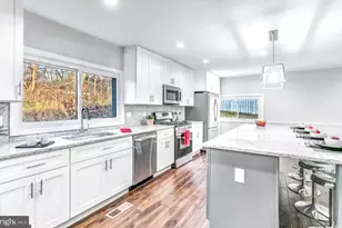 227 Easton S, Laurel, MD 20724 - Photo 4