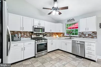 7864 Dero, Pasadena, MD 21122 - Photo 8